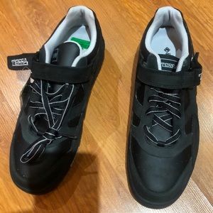 Size 9 men’s  Terra steel toe safety work shoes